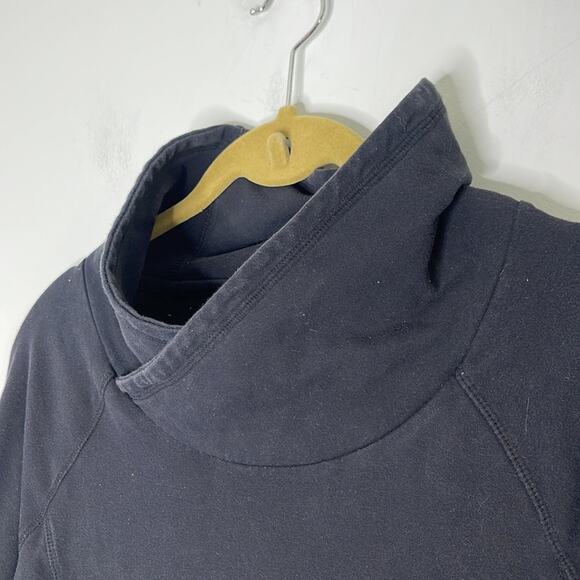 ATHLETA Black Pullover Long Sleeve Hoodless Sweatshirt Top Size Medium - Picture 2 of 8